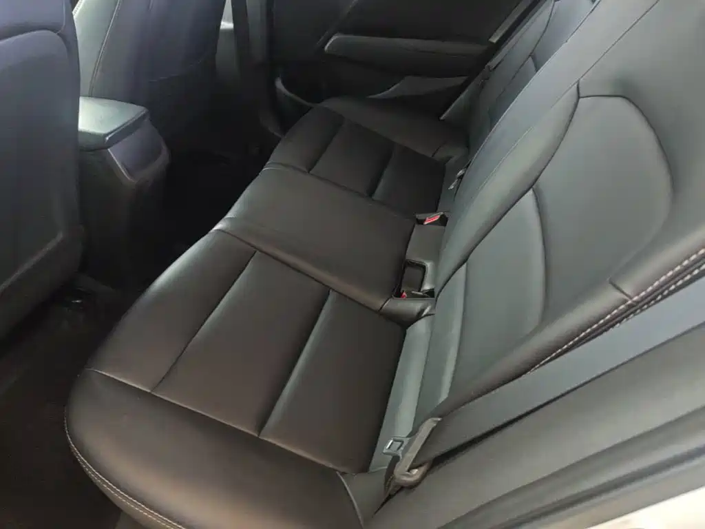 Hyundai Elantra — фото 17