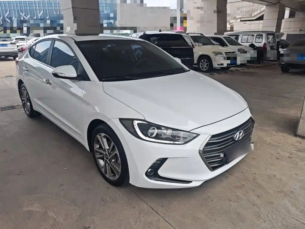 Hyundai Elantra — фото 4
