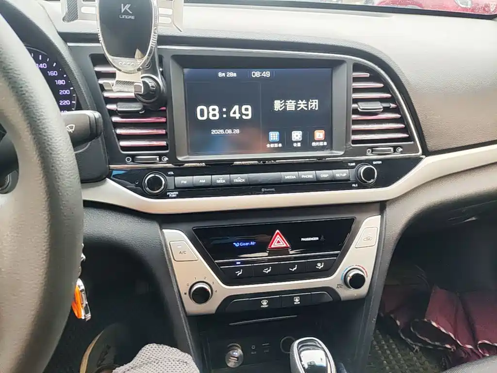 Hyundai Elantra — фото 13