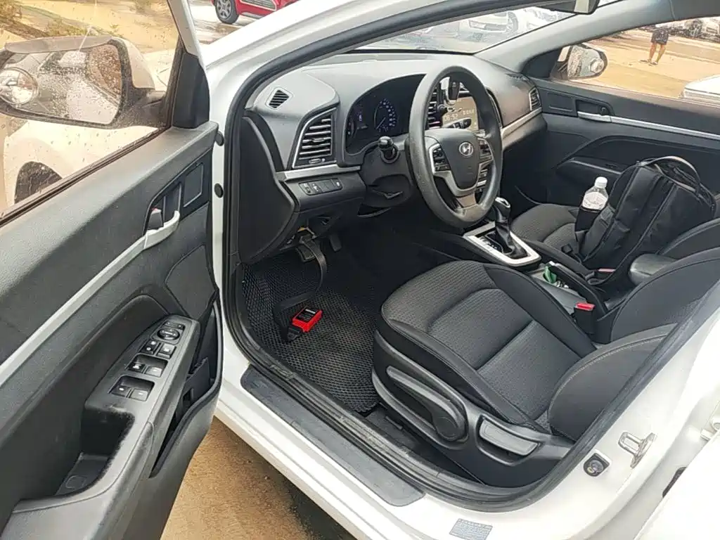 Hyundai Elantra — фото 16