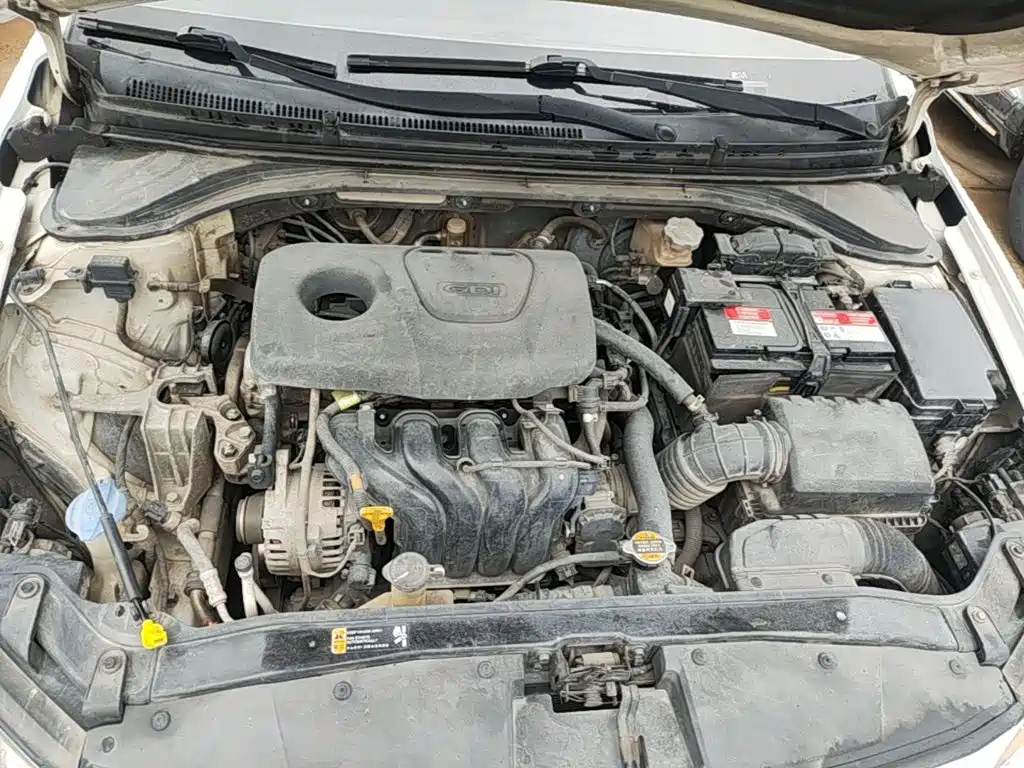 Hyundai Elantra — фото 20