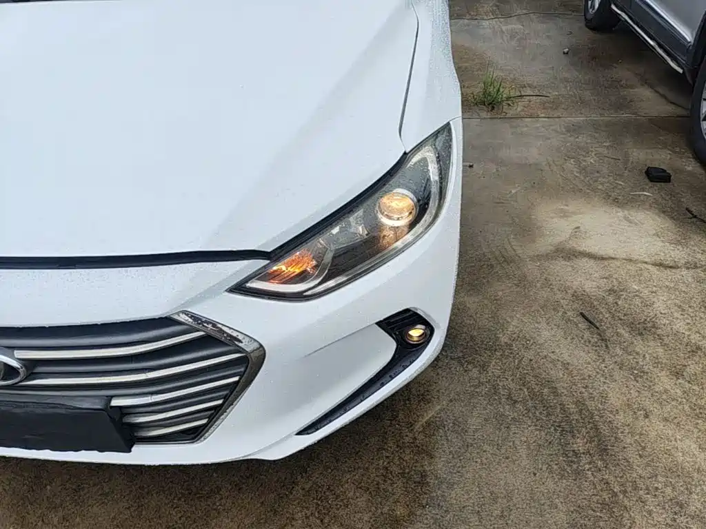 Hyundai Elantra — фото 24