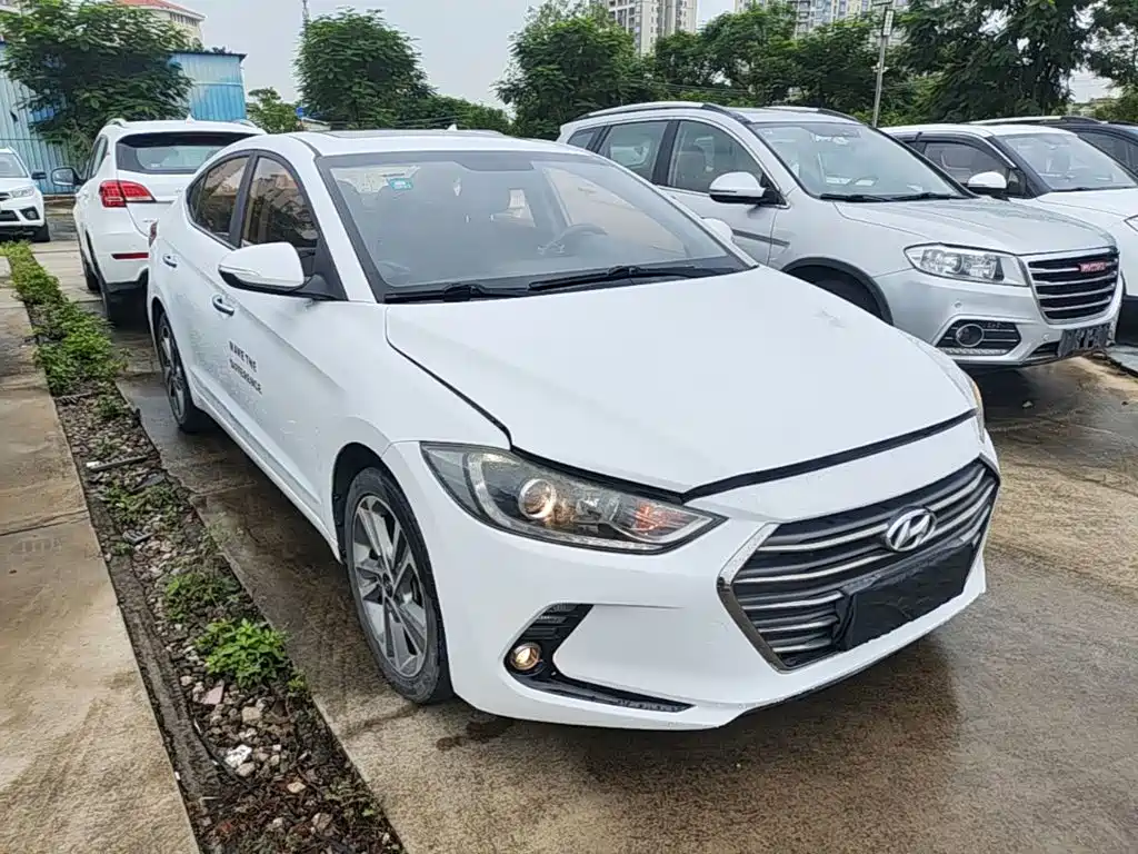 Hyundai Elantra — фото 4