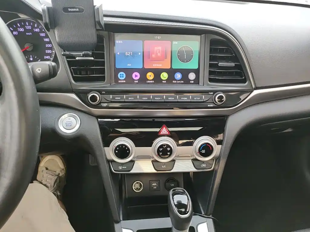Hyundai Elantra — фото 13