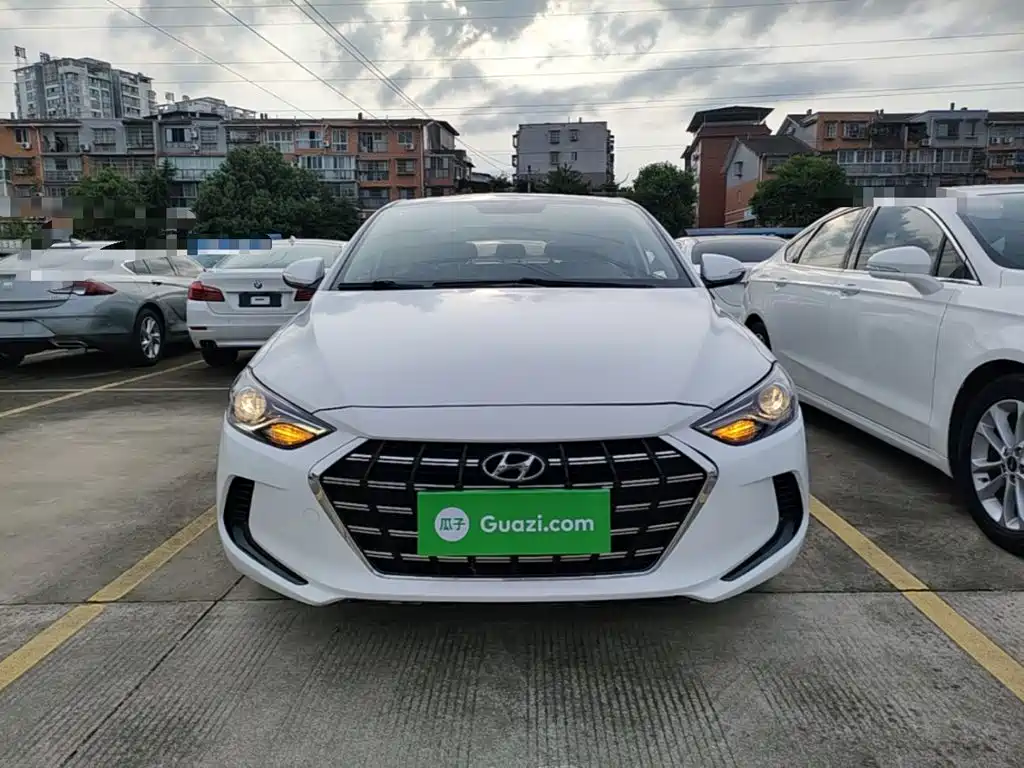 Hyundai Elantra — фото 3