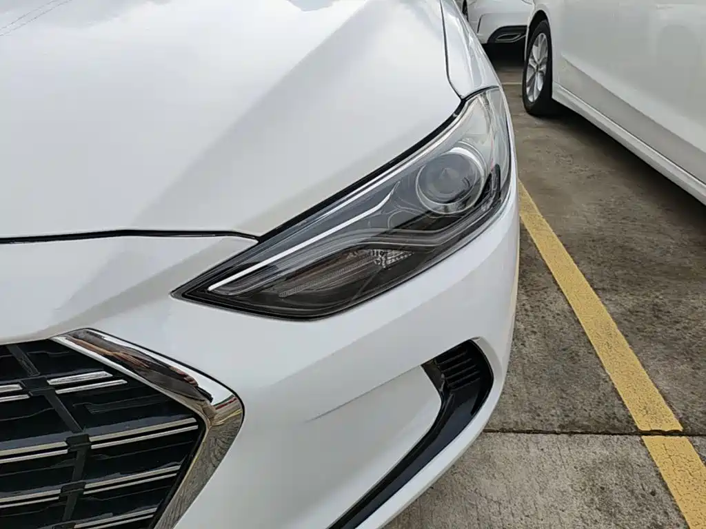 Hyundai Elantra — фото 24