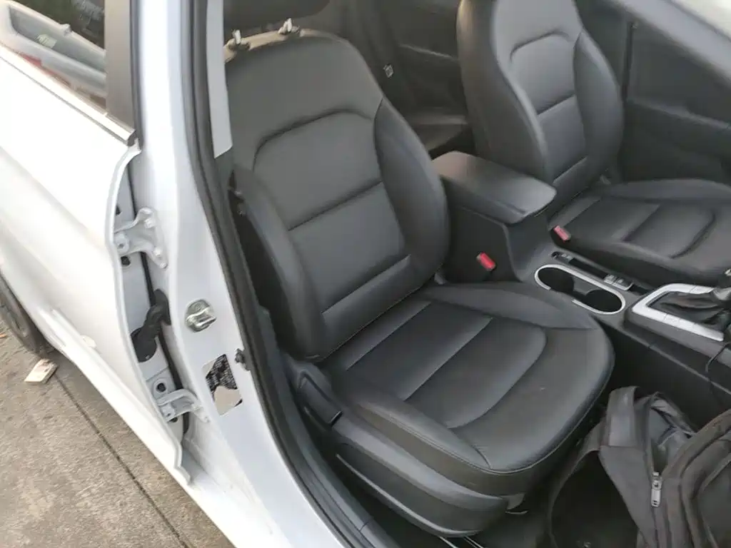 Hyundai Elantra — фото 25