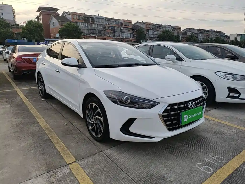 Hyundai Elantra — фото 4