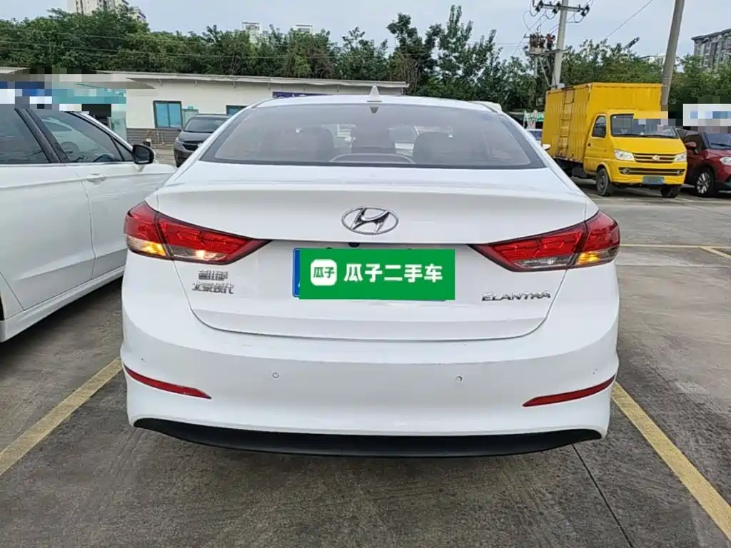 Hyundai Elantra — фото 6