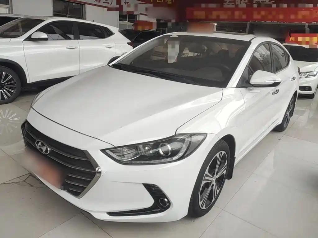 Hyundai Elantra — фото 2