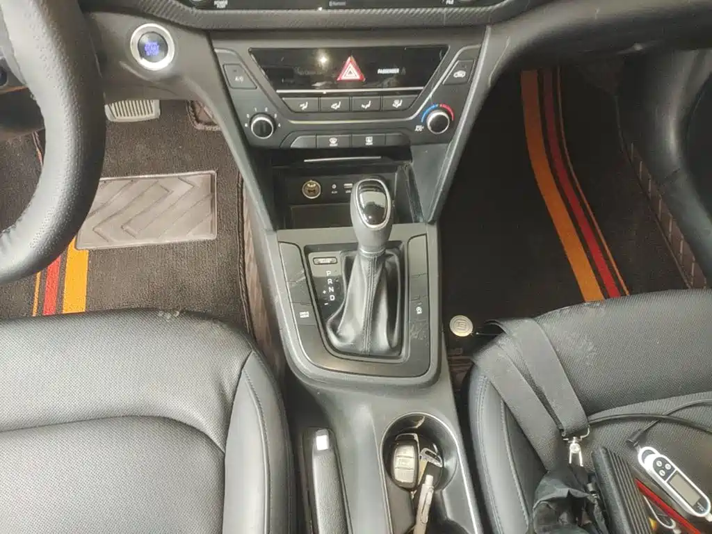 Hyundai Elantra — фото 14
