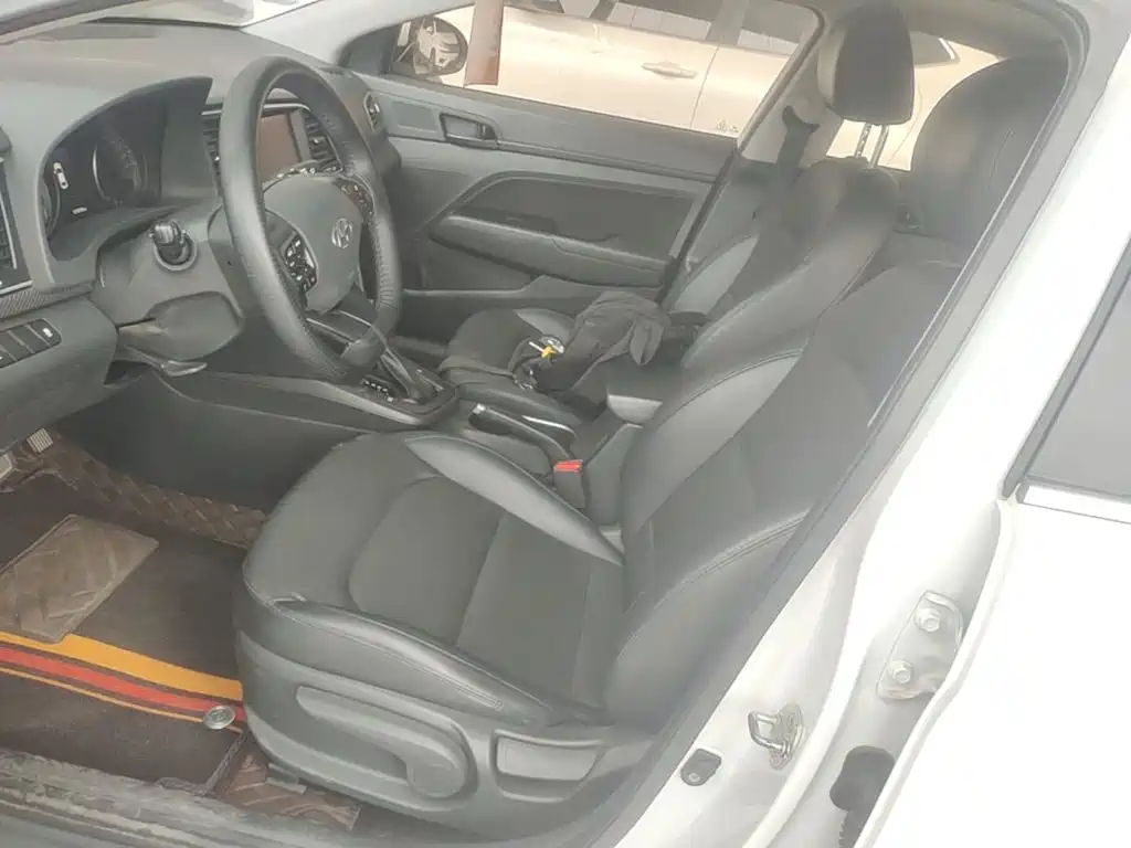Hyundai Elantra — фото 15