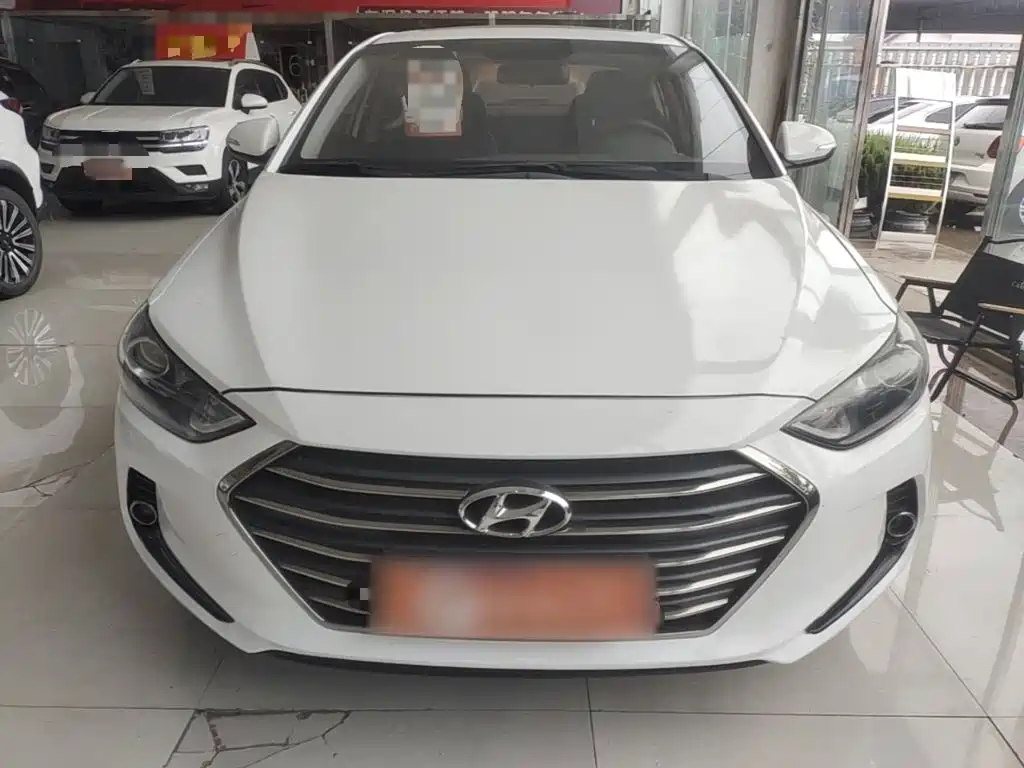 Hyundai Elantra — фото 3