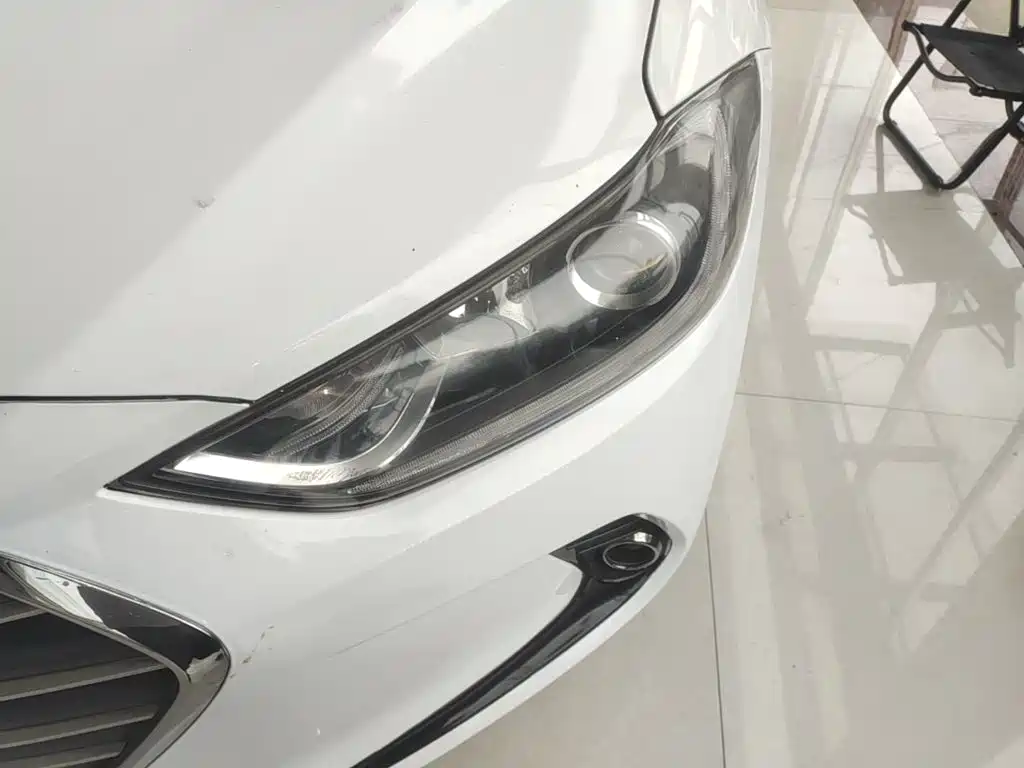 Hyundai Elantra — фото 24