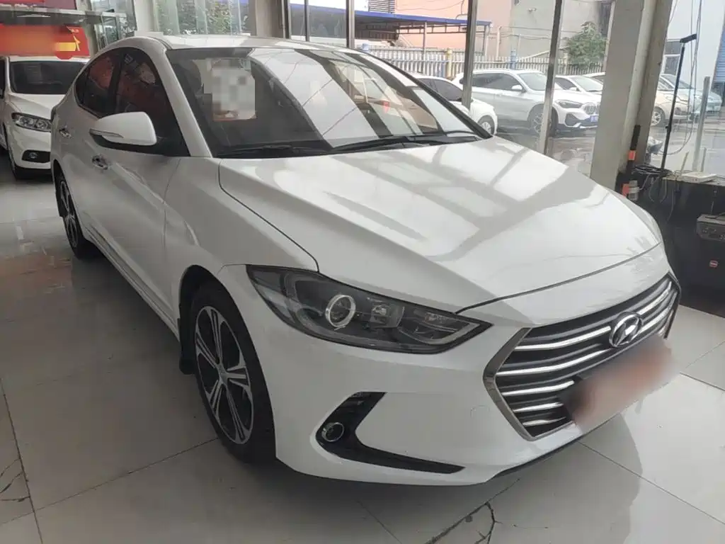 Hyundai Elantra — фото 4
