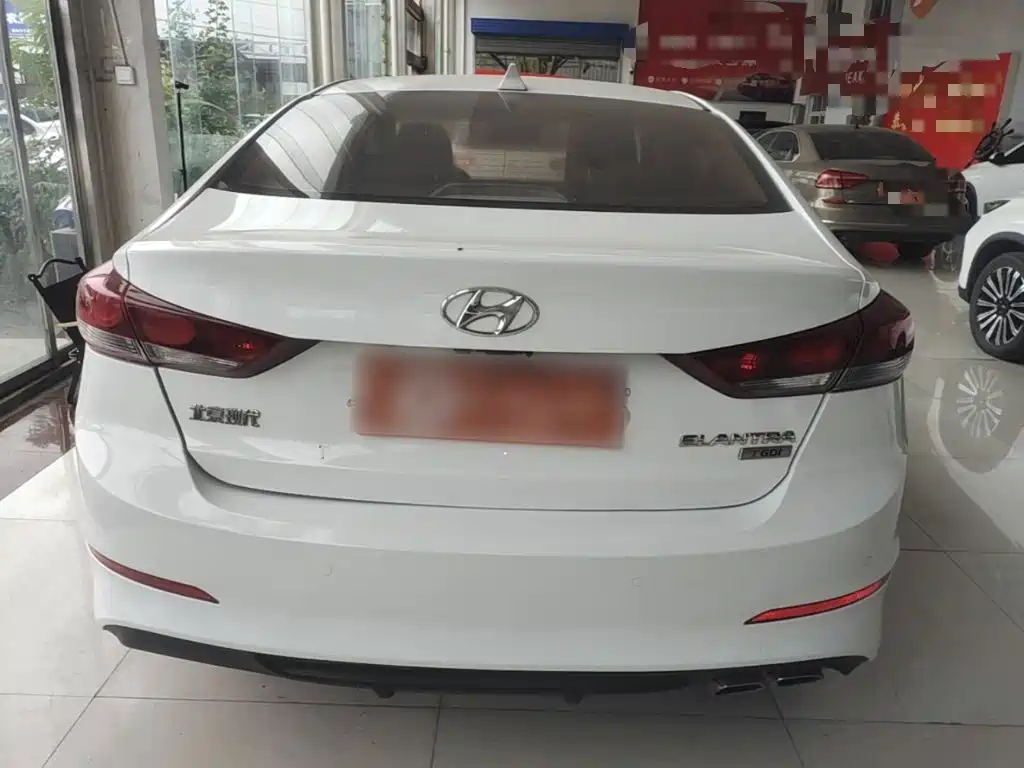 Hyundai Elantra — фото 6