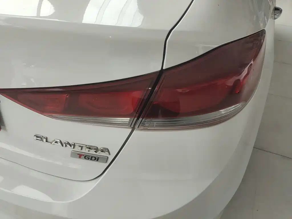 Hyundai Elantra — фото 8