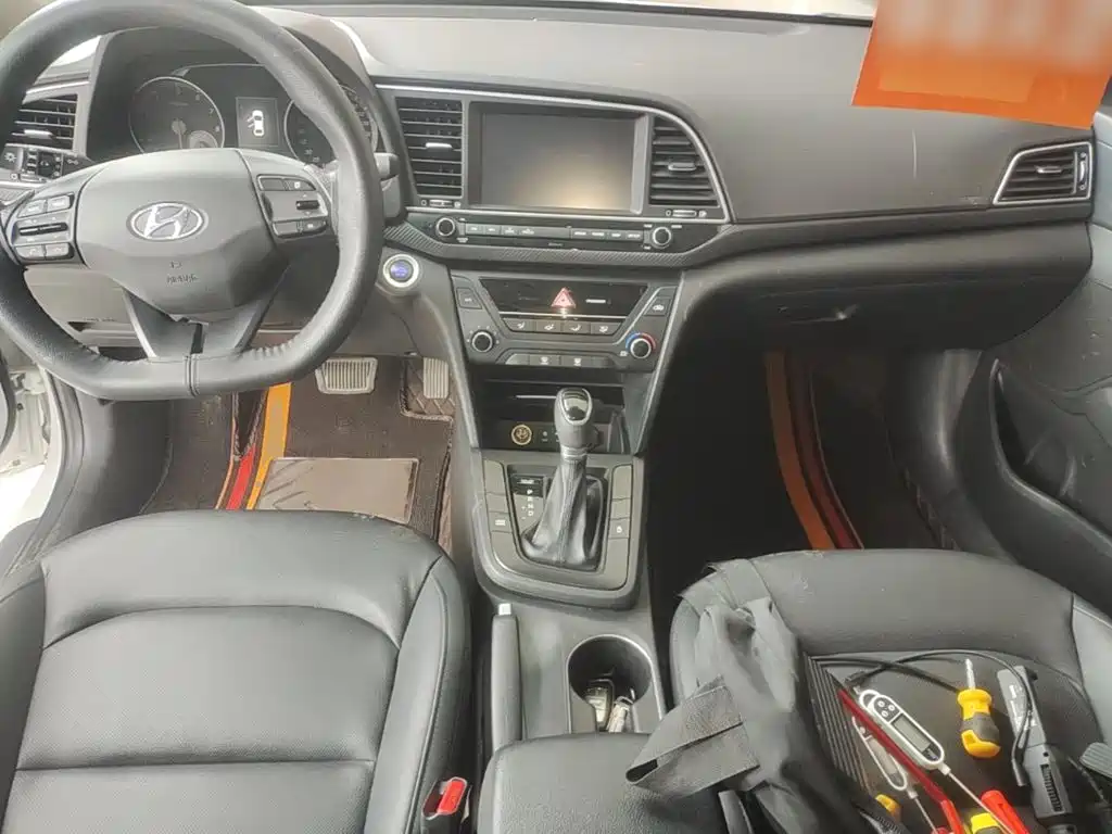 Hyundai Elantra — фото 10