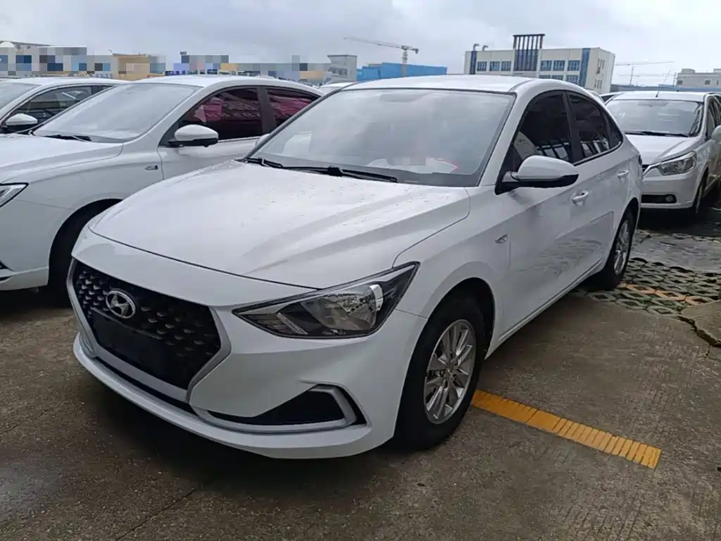 Hyundai Elantra — фото 2