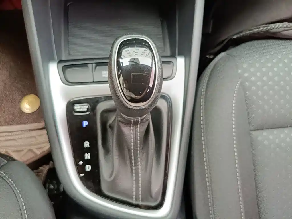 Hyundai Elantra — фото 14