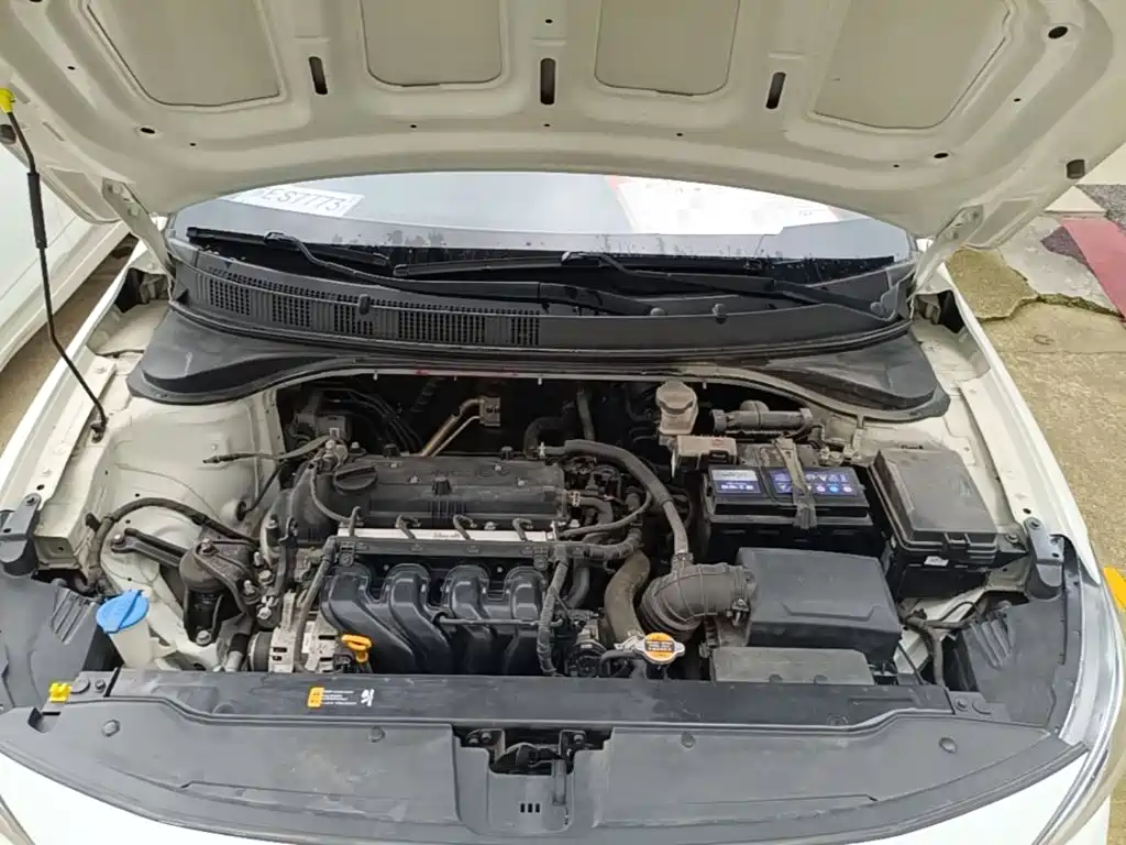 Hyundai Elantra — фото 20