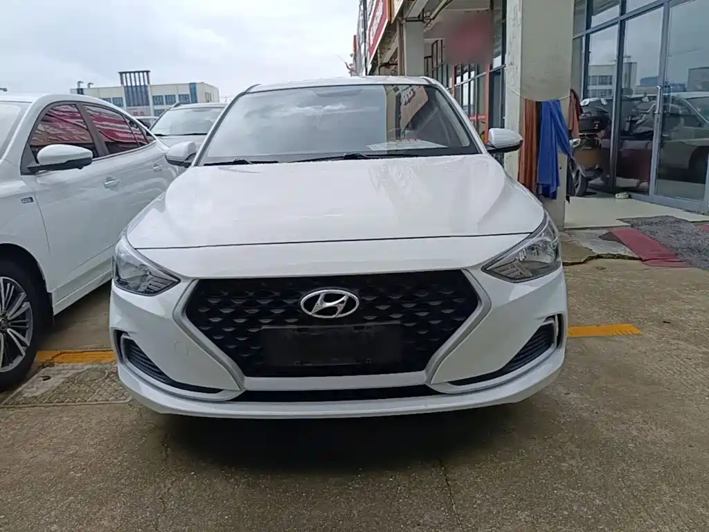 Hyundai Elantra — фото 3