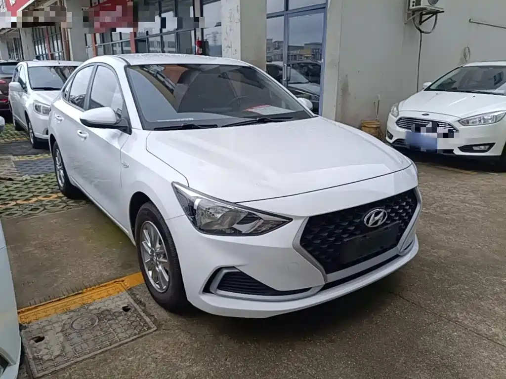 Hyundai Elantra — фото 4