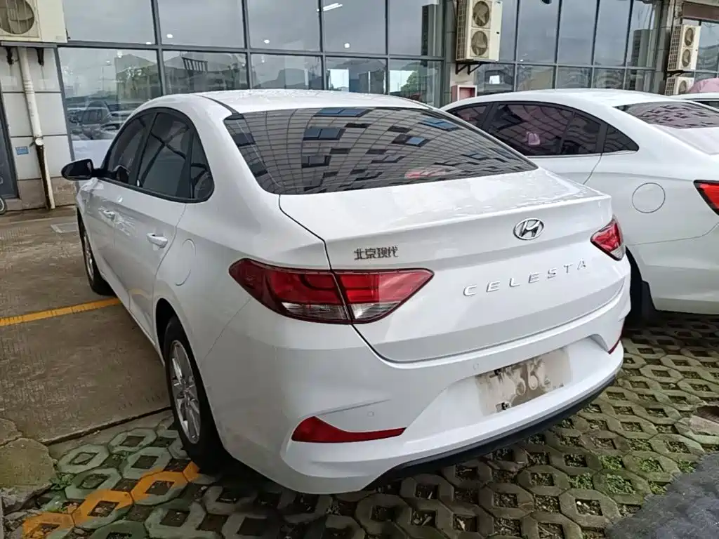 Hyundai Elantra — фото 5