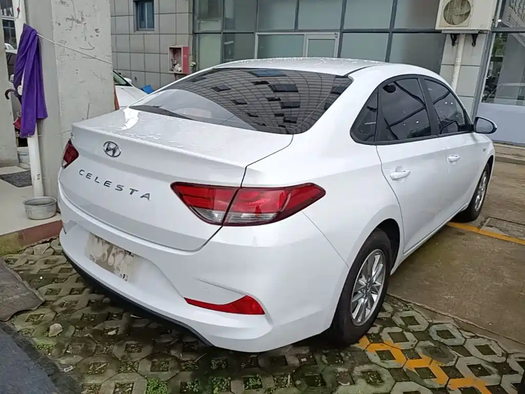 Hyundai Elantra — фото 7