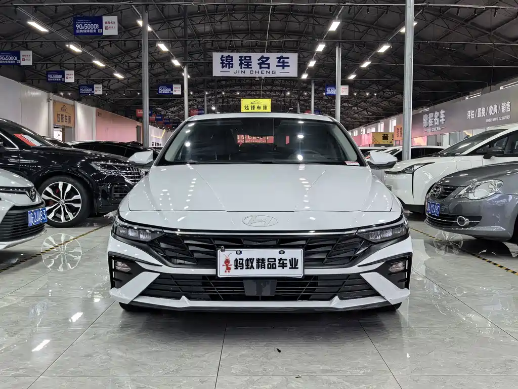 Hyundai Elantra — фото 2
