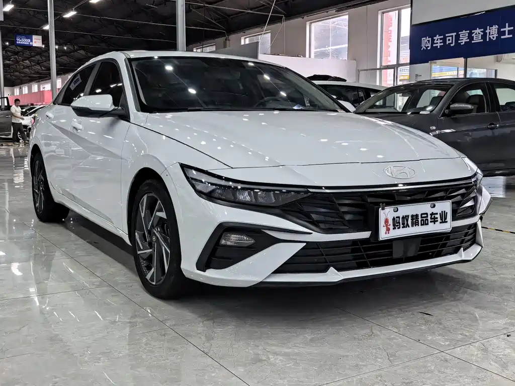 Hyundai Elantra — фото 3