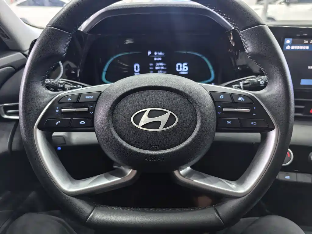 Hyundai Elantra — фото 8