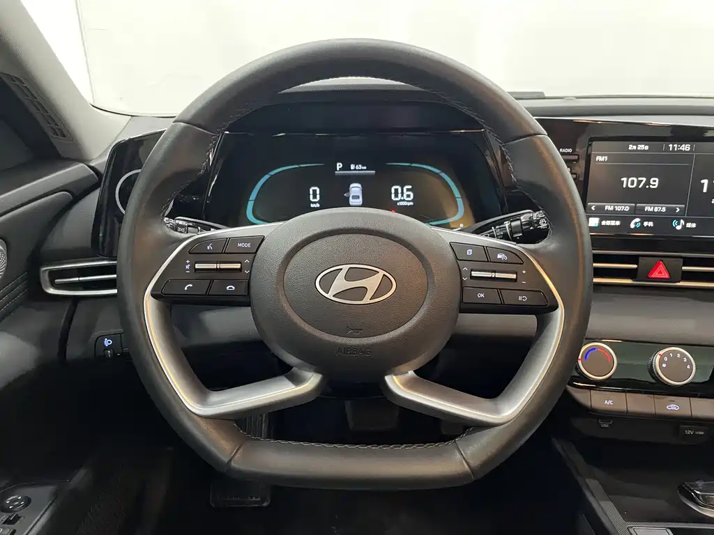 Hyundai Elantra — фото 11