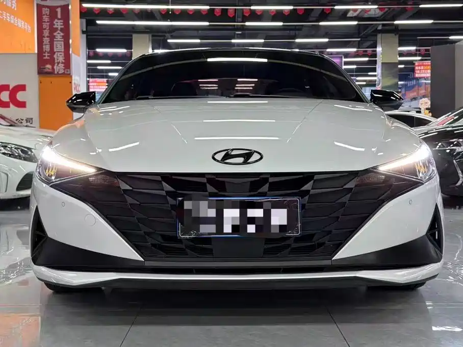 Hyundai Elantra — фото 2