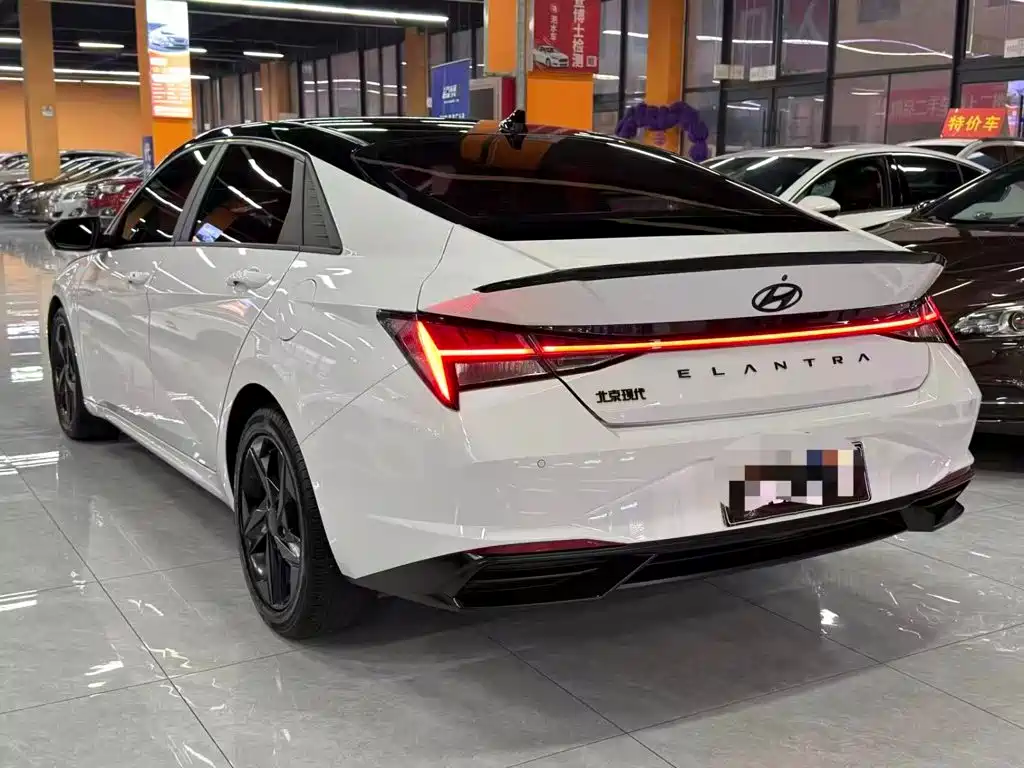 Hyundai Elantra — фото 3