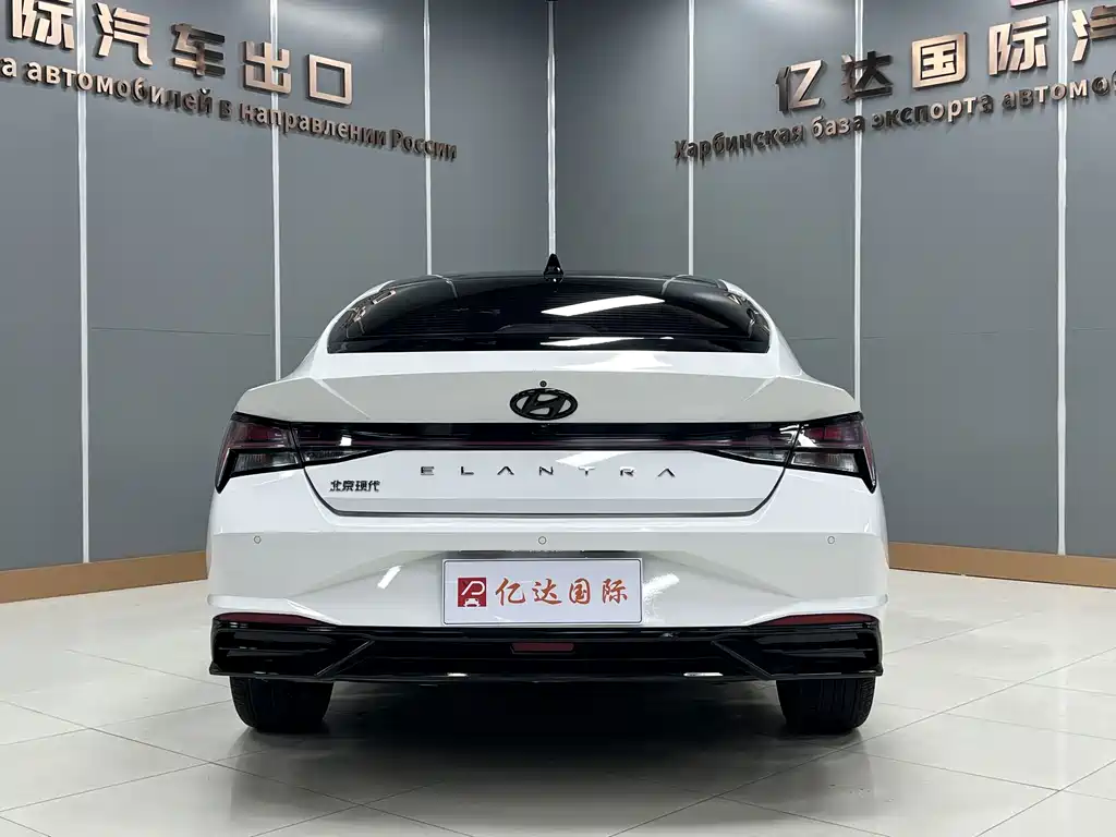 Hyundai Elantra — фото 11