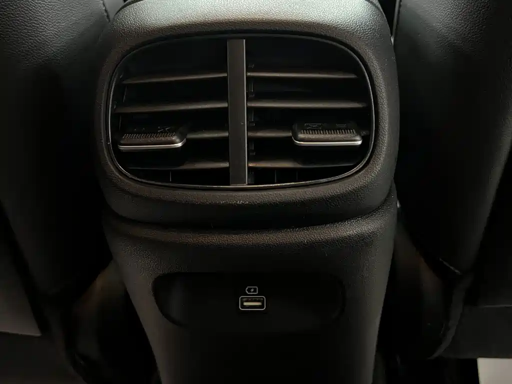 Hyundai Elantra — фото 14