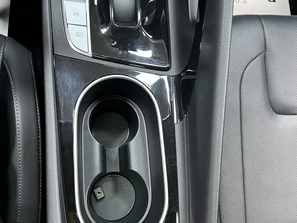 Hyundai Elantra — фото 17