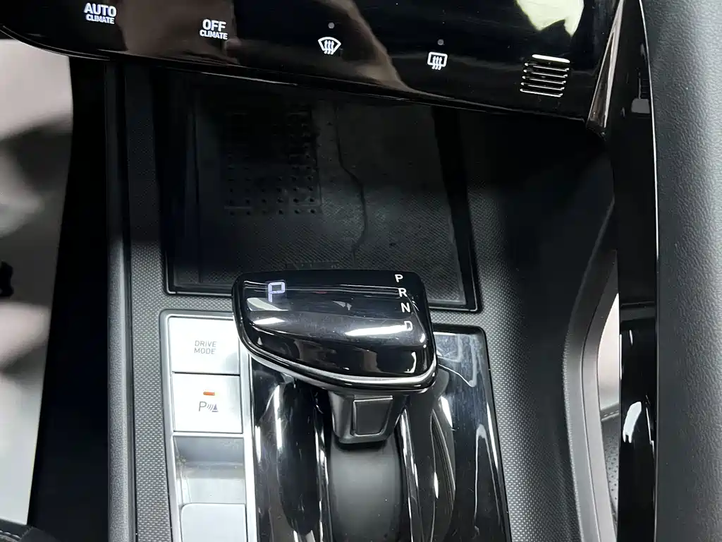 Hyundai Elantra — фото 19