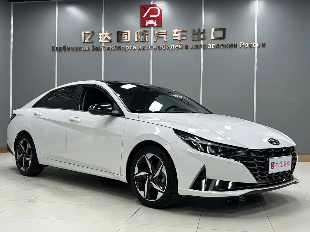 Hyundai Elantra — фото 3