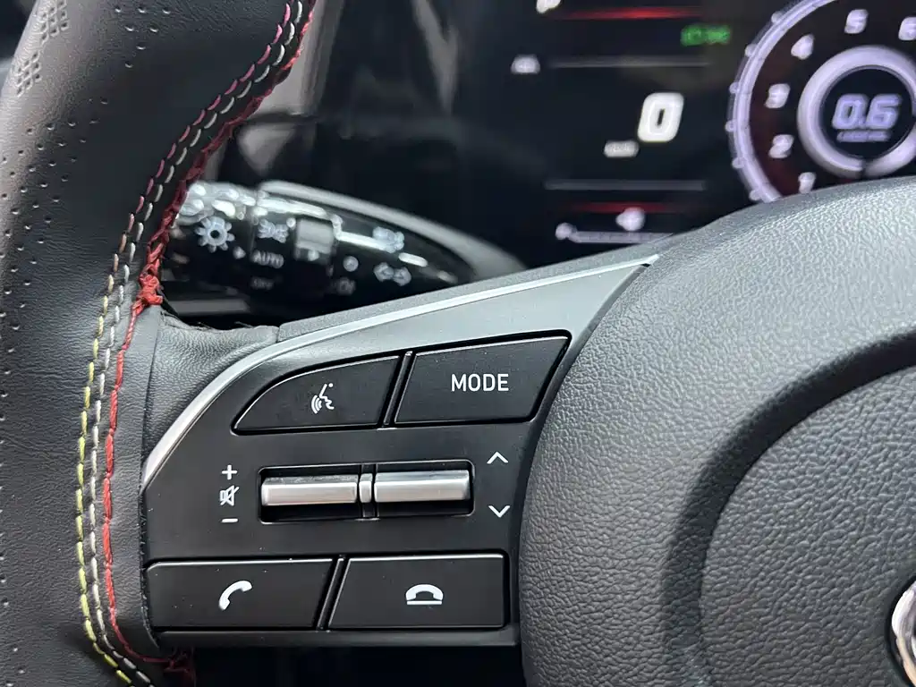Hyundai Elantra — фото 4