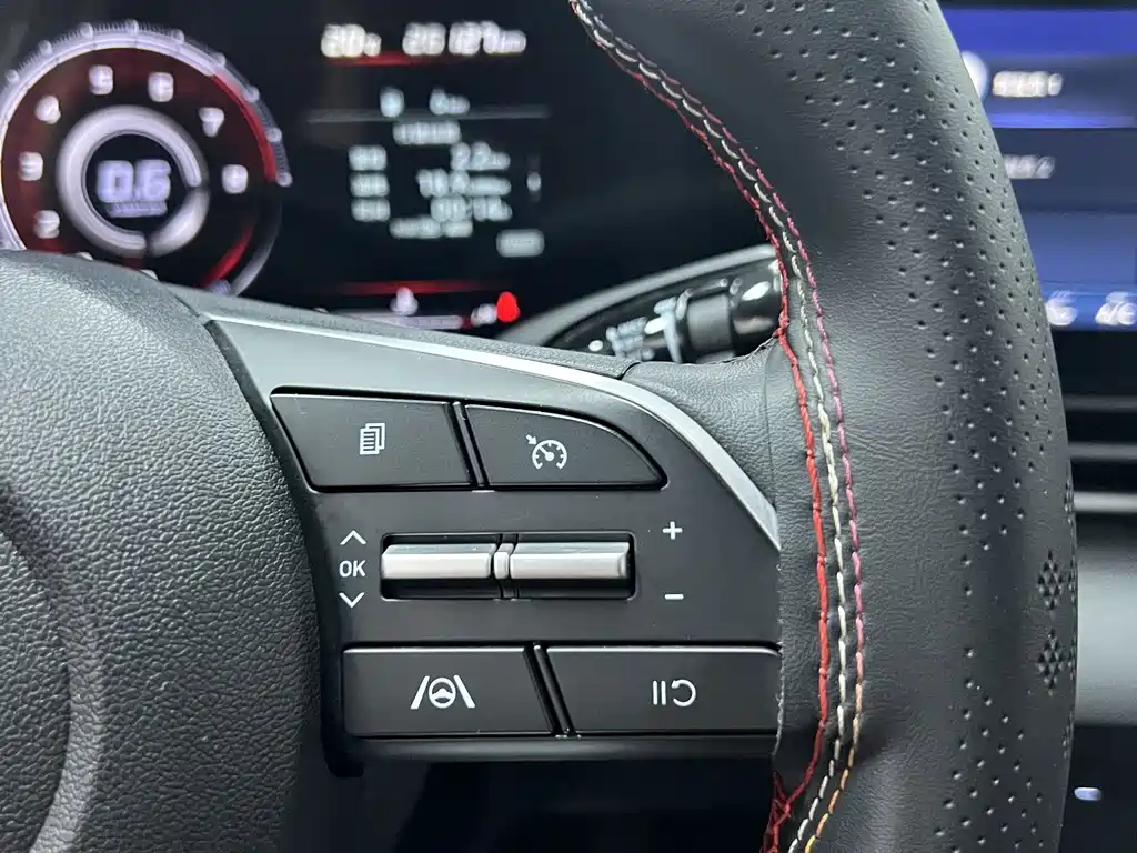 Hyundai Elantra — фото 5