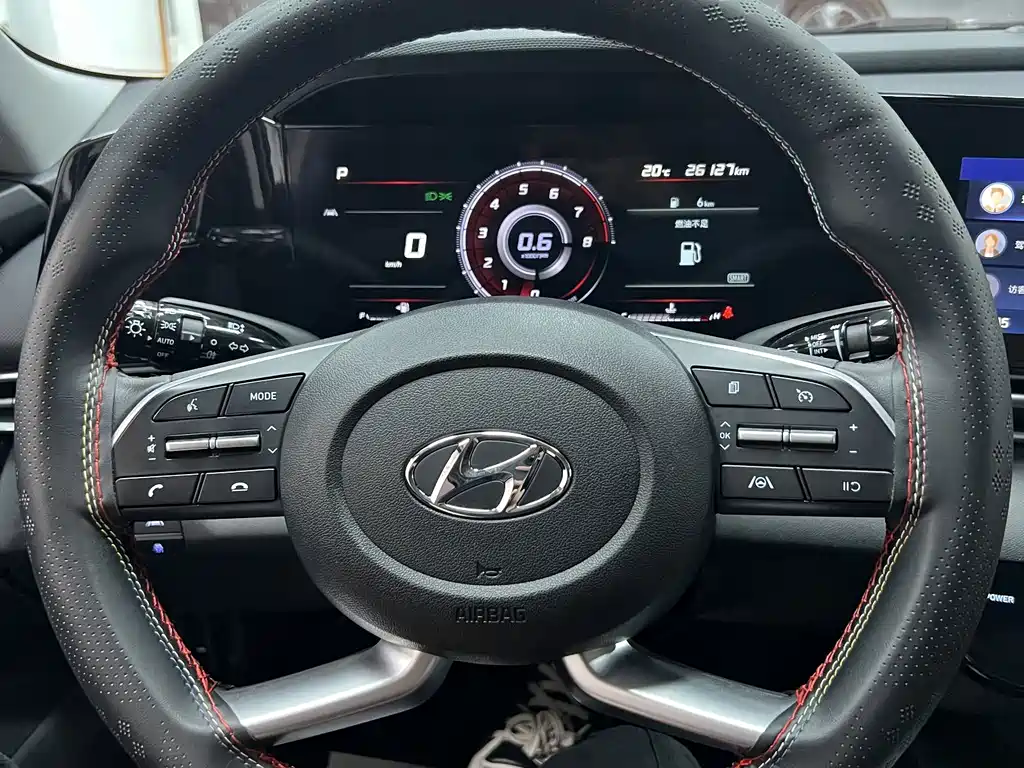 Hyundai Elantra — фото 6