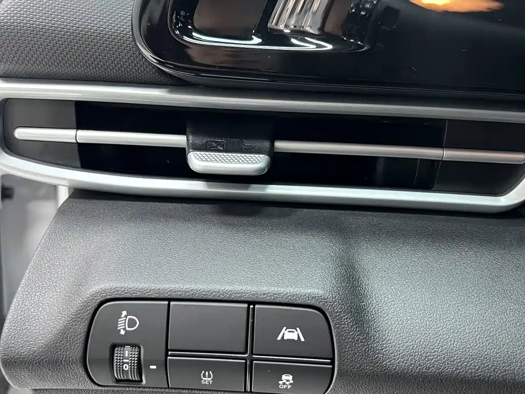 Hyundai Elantra — фото 7