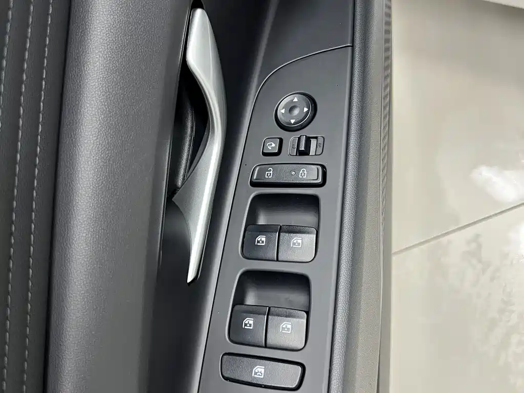 Hyundai Elantra — фото 9