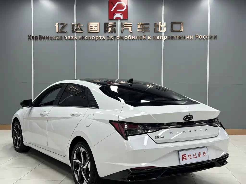 Hyundai Elantra — фото 10