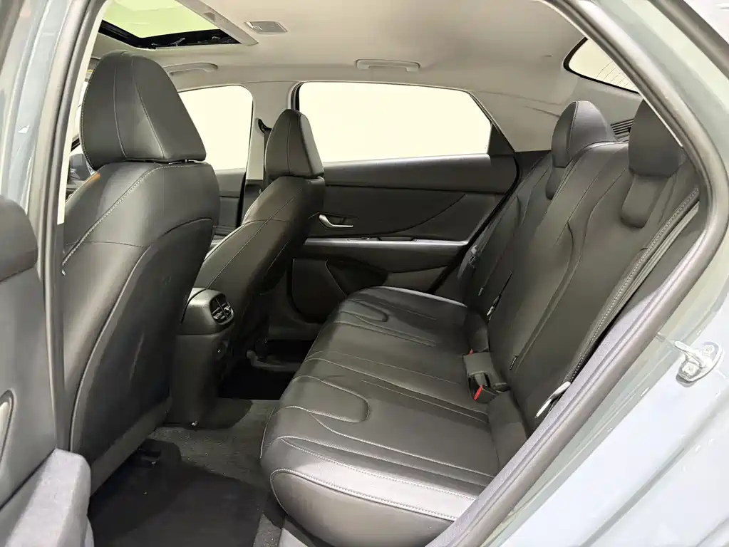 Hyundai Elantra — фото 13