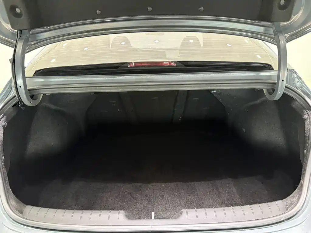 Hyundai Elantra — фото 14