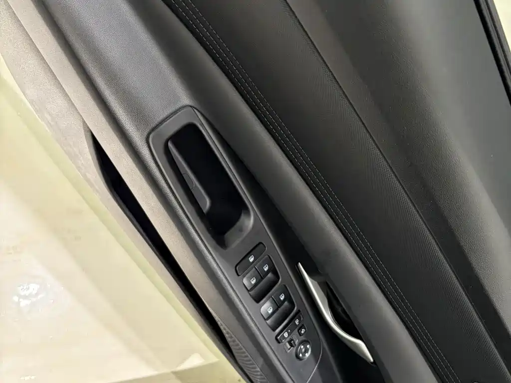 Hyundai Elantra — фото 15
