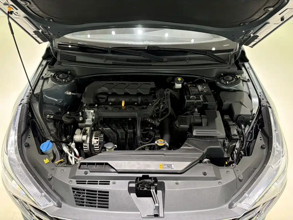 Hyundai Elantra — фото 19